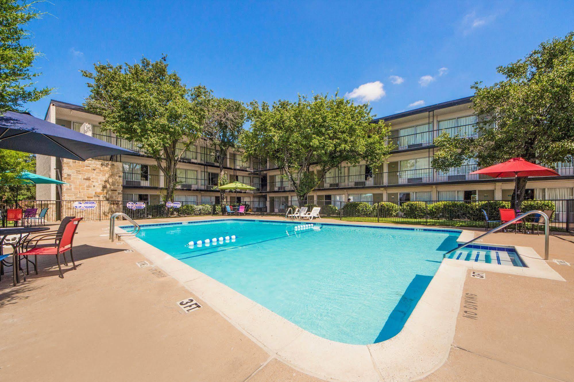 Econo Lodge Airport I-35 North Farmers Branch Exteriér fotografie