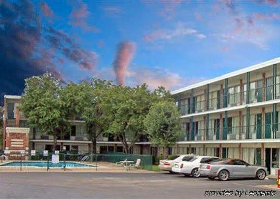 Econo Lodge Airport I-35 North Farmers Branch Exteriér fotografie